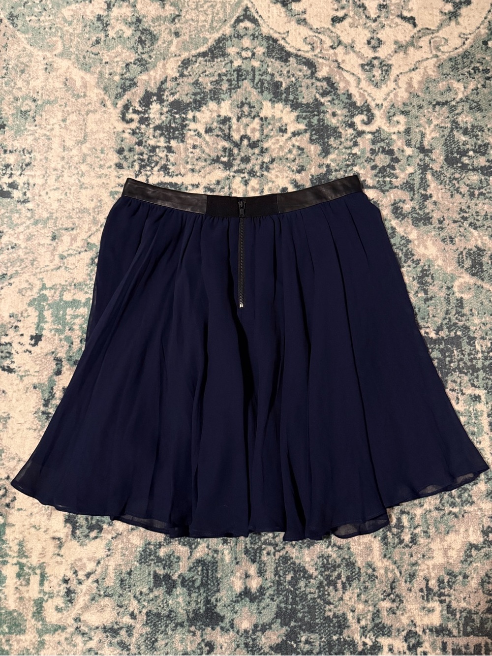 Alice + Olivia Navy Chiffon Skirt with Black Leather Waistband Size 6 - Picture 7 of 7